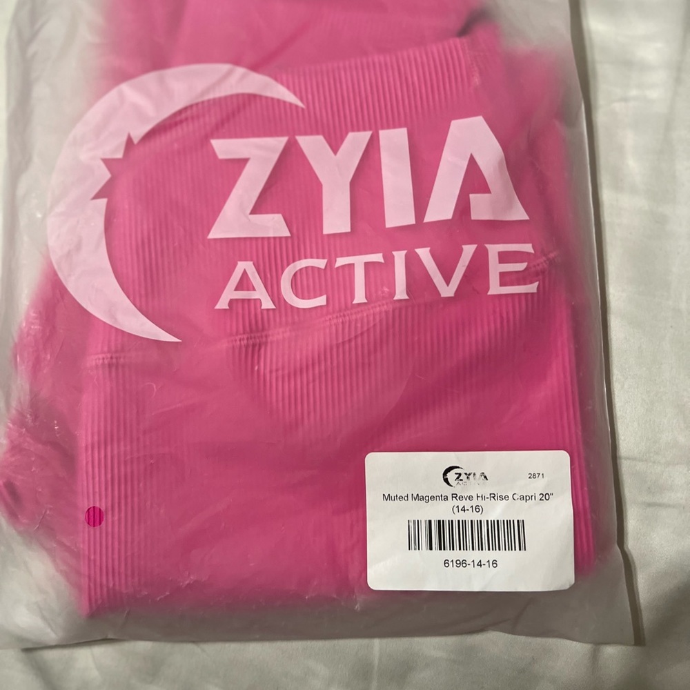 ZYIA Pink Hi-Rise Capri Leggings - Picture 3 of 3